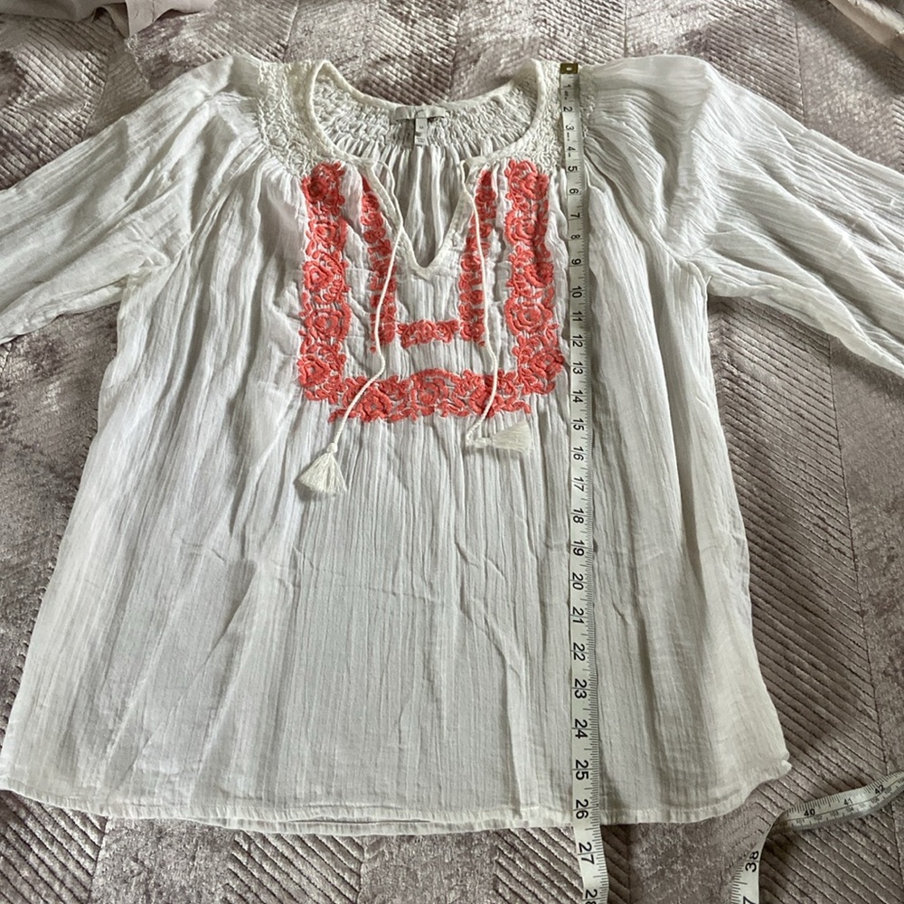 Joie white blouse with coral embroidery size M - Picture 13 of 13
